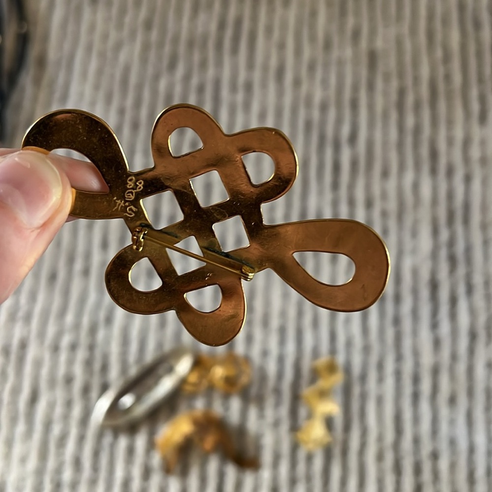 Carlton Ridge Brooches - Picture 2 of 2